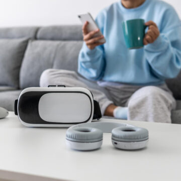 56360 The Rise of Smart Accessories That Simplify Hybrid Work